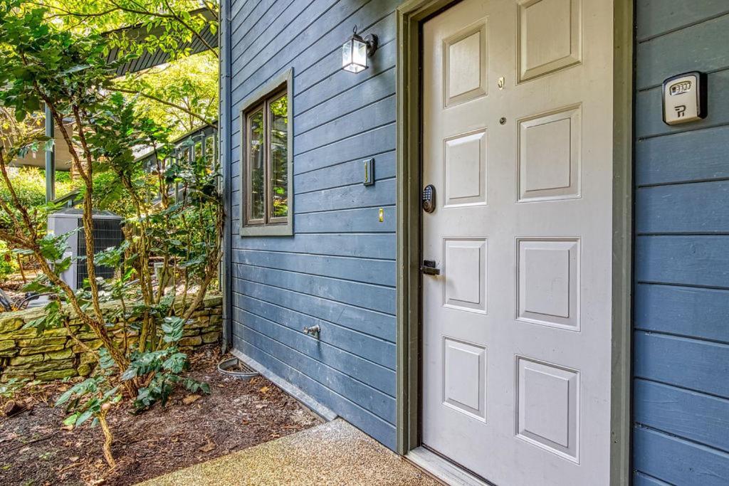 A Stones Throw, Get 1089 Free Attraction Tickets Per Paid Day, Dollywood And Much More!